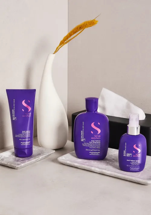 Линия Semi di Lino для волос оттенка блонд и серебристых волос. Тонирует, обновляет и увлажняет.